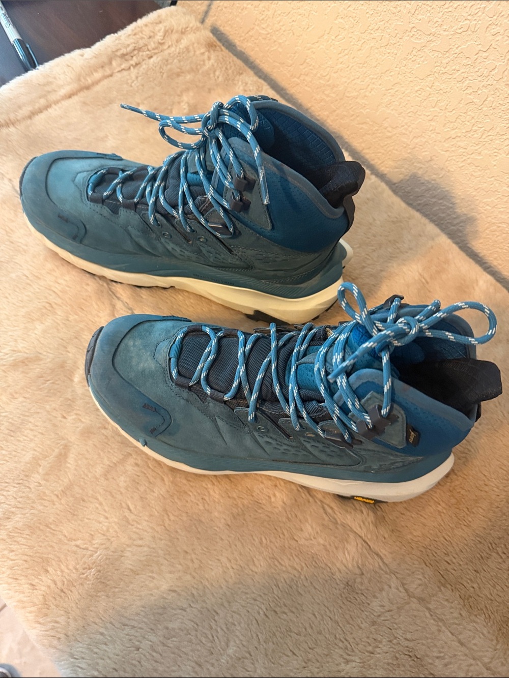 Hoka KAHA 2 high top tennis shoes 3691 - Picture 2 of 7